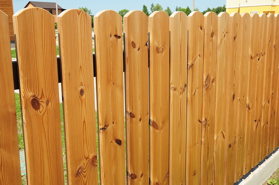 4 Tips to Help You Choose the Right Fencing for Your Rentals